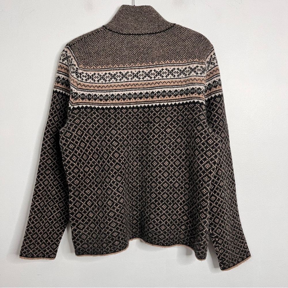 Eddie Bauer Women's Black and Cream Sweater - Picture 3 of 7
